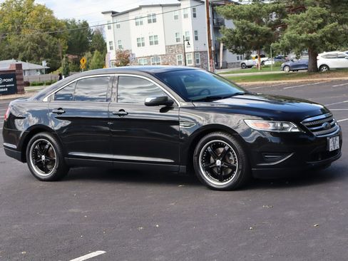 Used 2010 Ford Taurus Limited image 2