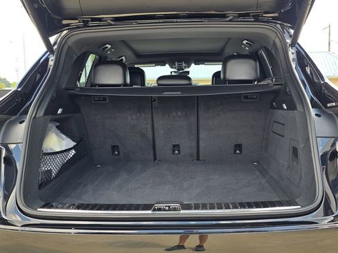 Used 2023 Porsche Cayenne Platinum Edition image 17