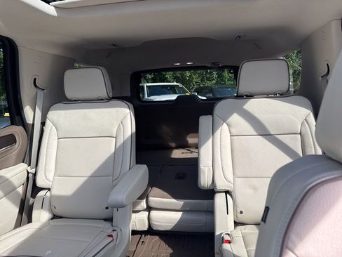 Used 2024 GMC Yukon Denali AWD/4WD image 14
