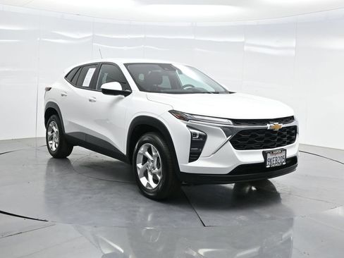 Used 2024 Chevrolet Trax LS w/ LS Convenience Package FWD image 29