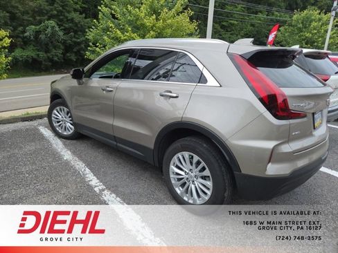 Used 2024 Cadillac XT4 Luxury w/ Cold Weather Package AWD/4WD image 3