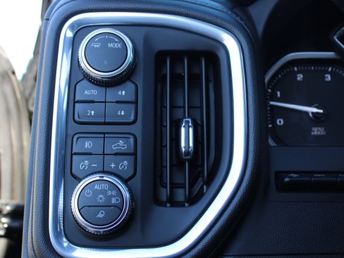 Used 2023 GMC Sierra 2500 Denali w/ Denali Black Diamond Edition image 18