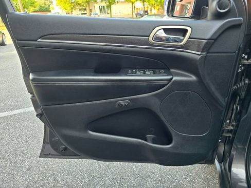Used 2016 Jeep Grand Cherokee Limited w/ Luxury Group II AWD/4WD image 7
