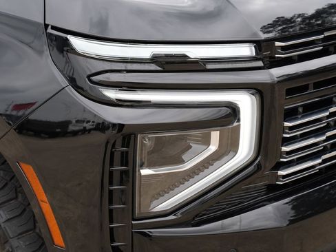 Used 2025 Chevrolet Suburban High Country image 22