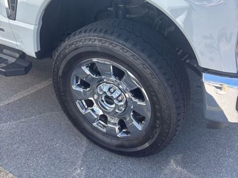 Used 2025 Ford F350 Lariat w/ Chrome Package image 22