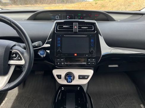 Used 2017 Toyota Prius Four w/ Premium Convenience Package FWD image 19