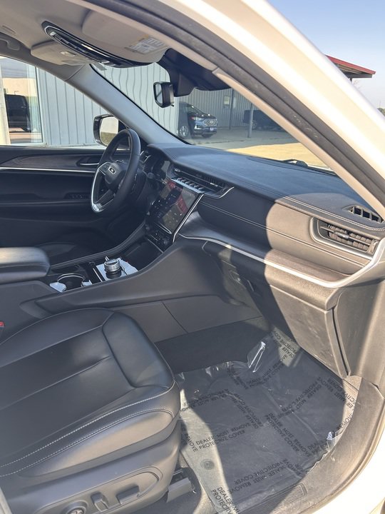 Used 2023 Jeep Grand Cherokee Limited AWD/4WD image 12