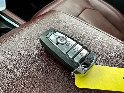 Used 2024 Ford Expedition Limited image 10