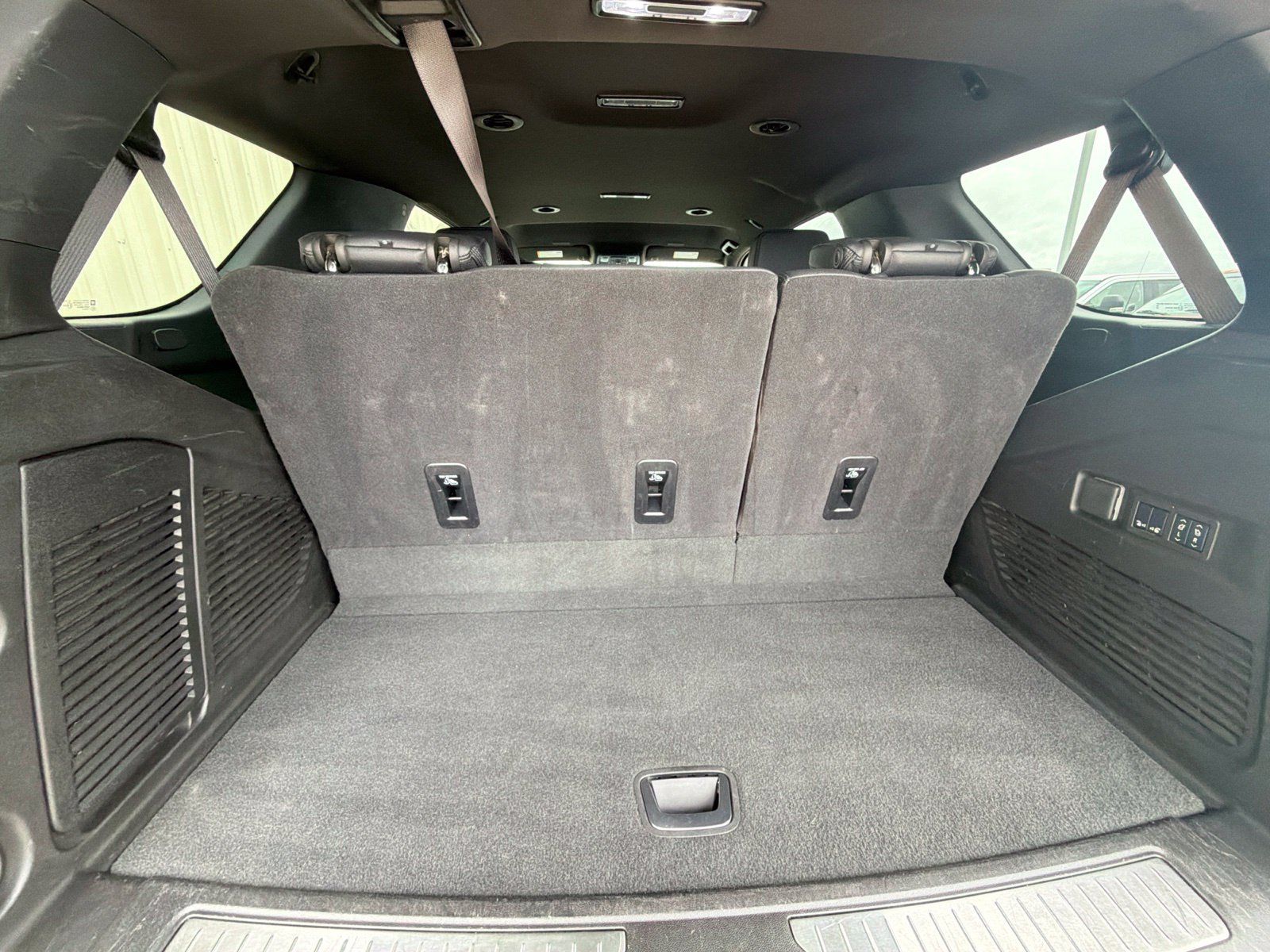 Used 2025 GMC Yukon Denali AWD/4WD image 12