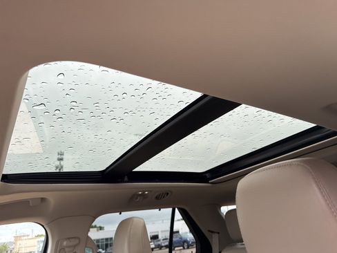 Used 2022 Ford Explorer Limited w/ Limited Technology Package image 13