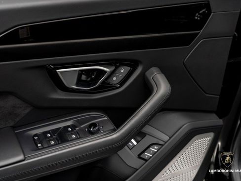 Used 2024 Lamborghini Urus S image 26