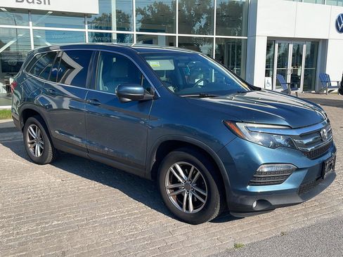 Used 2017 Honda Pilot EX image 3