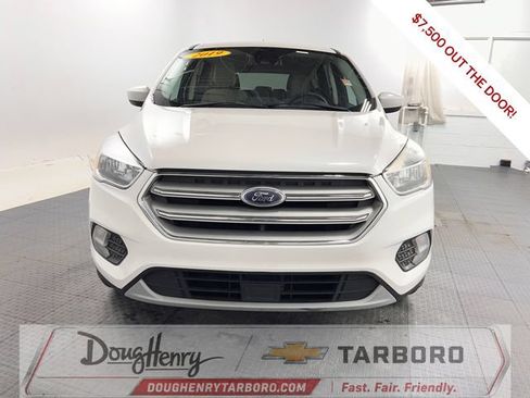 Used 2019 Ford Escape SE FWD image 2