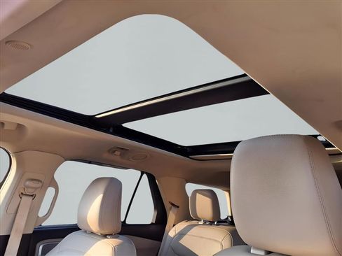 Used 2022 Ford Explorer Limited w/ Equipment Group 301A image 21