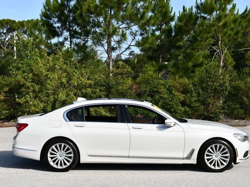 Used 2018 BMW 740i RWD image 31