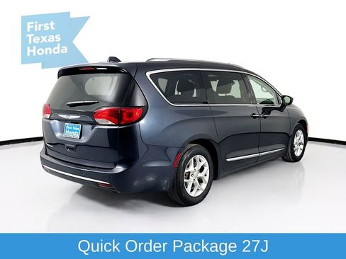Used 2019 Chrysler Pacifica Touring-L Plus w/ Tire & Wheel Group image 8