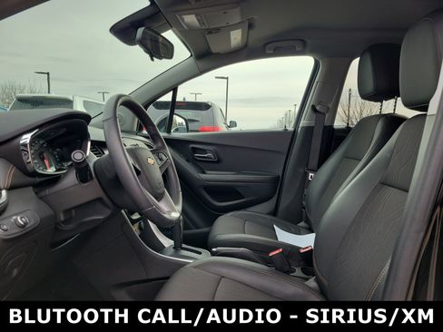 Used 2022 Chevrolet Trax LT w/ LT Convenience Package AWD/4WD image 15