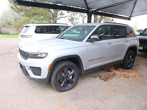 New 2025 Jeep Grand Cherokee Altitude image 1