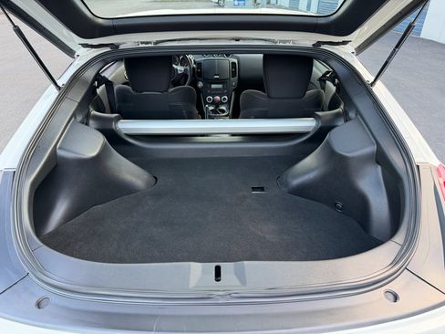 Used 2016 Nissan 370Z Coupe RWD image 19