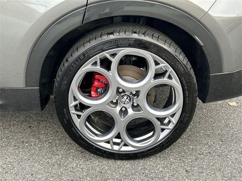 Used 2024 Alfa Romeo Tonale Veloce w/ Premium Interior Package image 11