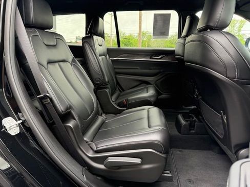 Used 2025 Jeep Grand Cherokee L Limited w/ Black Appearance Package AWD/4WD image 11
