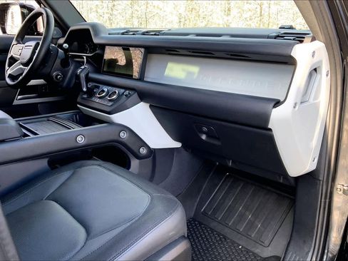 Used 2024 Land Rover Defender 110 X-Dynamic SE image 16