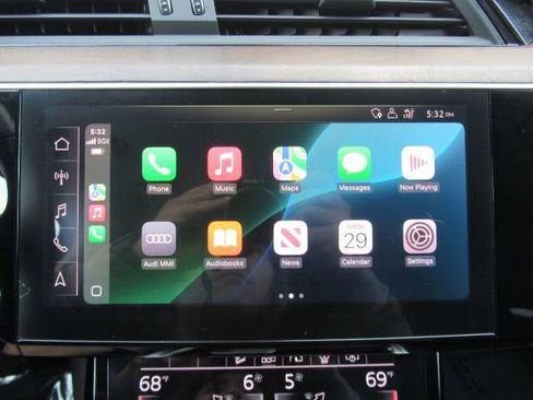 Used 2019 Audi e-tron Prestige w/ Prestige Package image 11