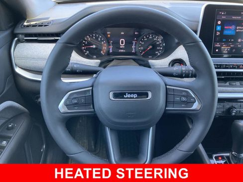 Used 2025 Jeep Compass Latitude w/ Sun & Sound Group AWD/4WD image 6