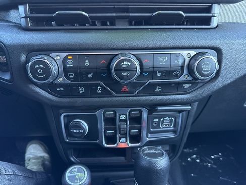 New 2024 Jeep Gladiator Sport image 33