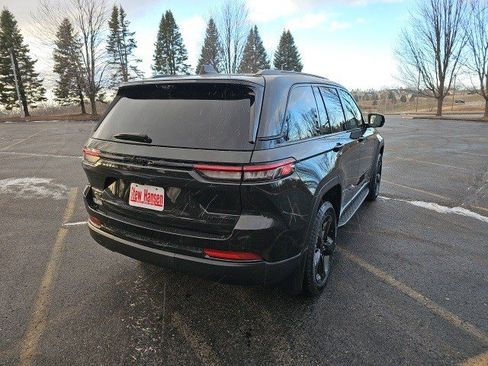 Used 2023 Jeep Grand Cherokee Limited w/ Luxury Tech Group II image 6