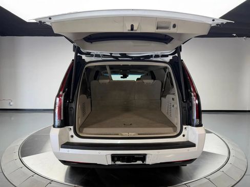 Used 2017 Cadillac Escalade ESV Premium Luxury AWD/4WD image 12