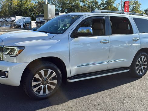 Used 2021 Toyota Sequoia Limited image 3