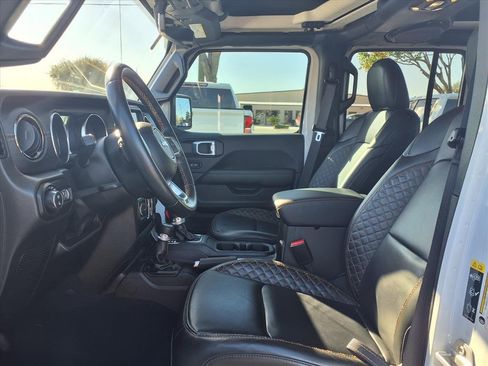 Used 2022 Jeep Gladiator Overland image 17