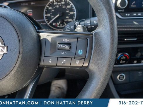 Used 2023 Nissan Rogue SV image 11