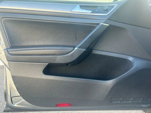 Used 2015 Volkswagen Golf TDI S image 9