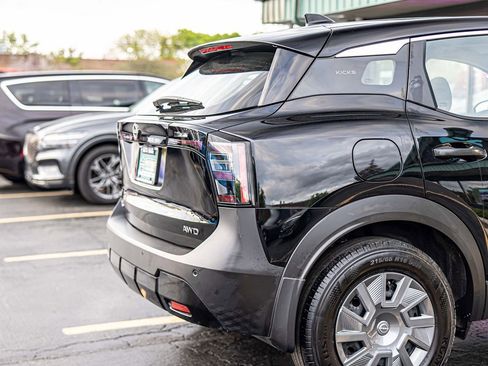 Used 2025 Nissan Kicks S AWD/4WD image 13