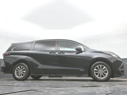Used 2021 Toyota Sienna LE FWD image 49