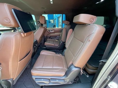 Used 2023 Chevrolet Suburban High Country w/ Max Trailering Package AWD/4WD image 19