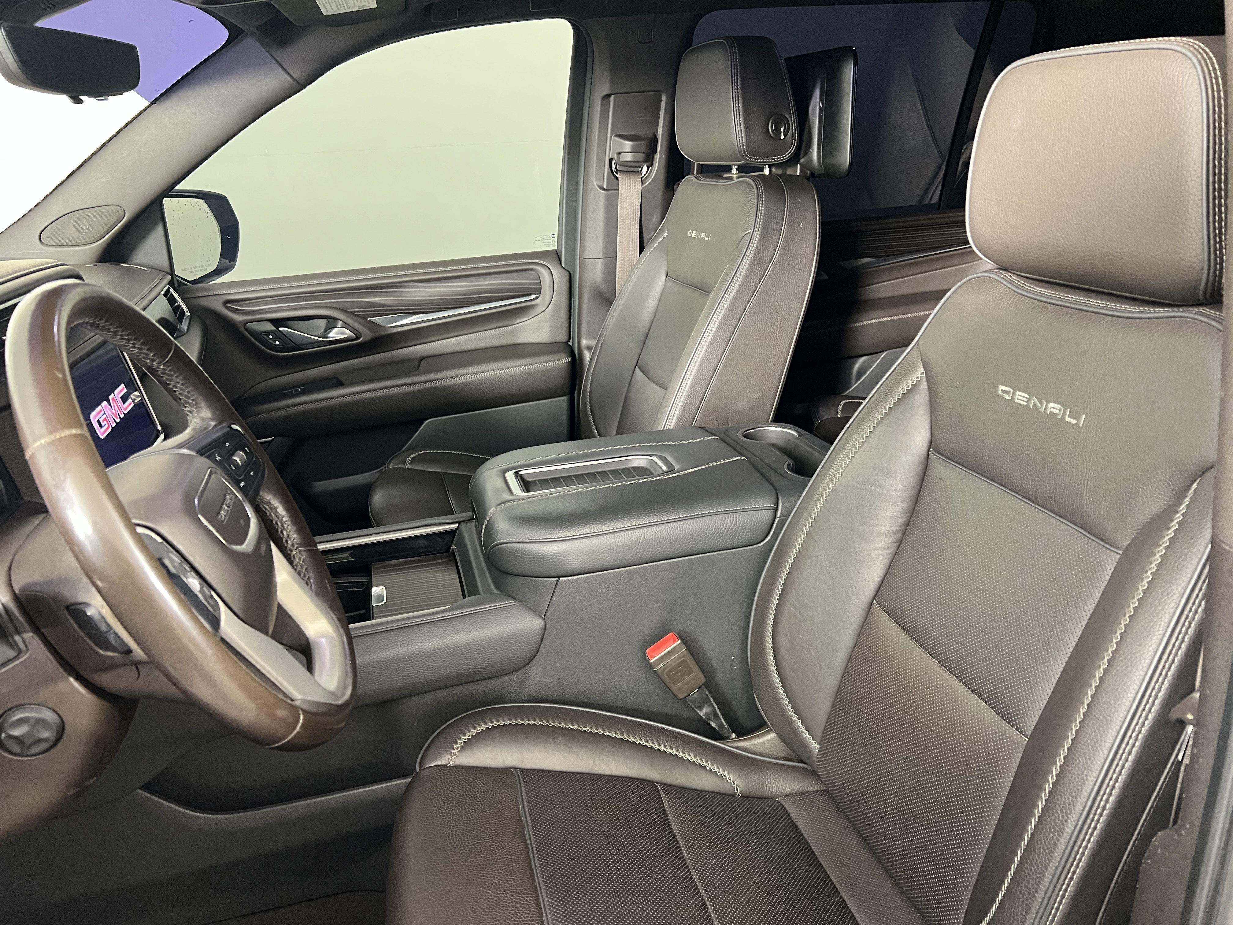 Used 2021 GMC Yukon XL Denali w/ Denali Premium Package AWD/4WD image 16