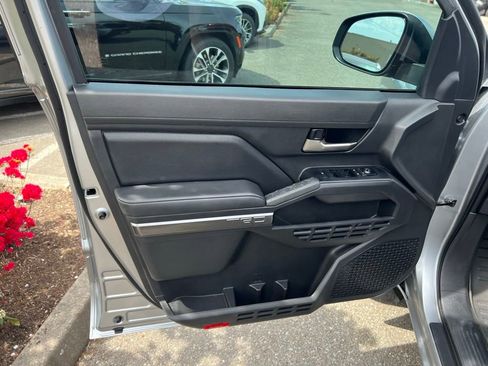 Used 2024 Toyota Tacoma TRD Sport AWD/4WD image 11