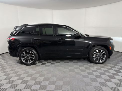 Used 2022 Jeep Grand Cherokee Overland w/ Luxury Tech Group IV AWD/4WD image 8