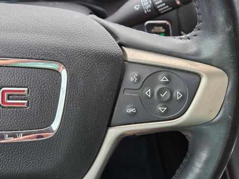 Used 2019 GMC Acadia Denali w/ Technology Package FWD image 25