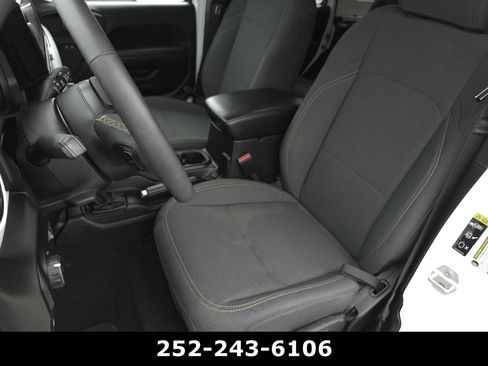 Used 2024 Jeep Wrangler Unlimited w/ Convenience Group AWD/4WD image 9