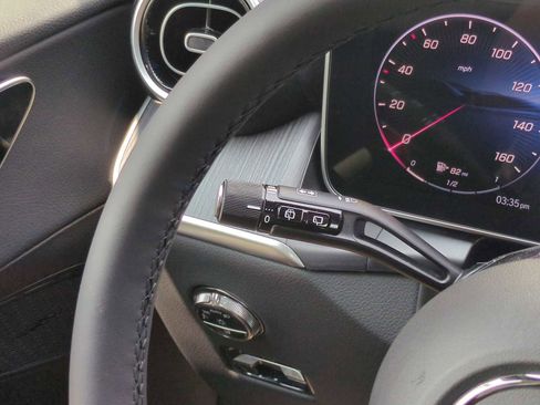 Used 2025 Mercedes-Benz GLC 300 4MATIC image 28