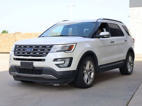 Used 2017 Ford Explorer Limited w/ Equipment Group 301A FWD image 2