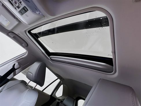 Used 2025 Toyota RAV4 Limited image 20