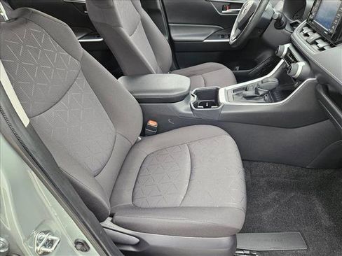 Used 2022 Toyota RAV4 XLE image 19