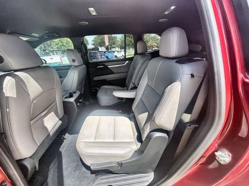 Certified 2026 GMC Acadia Elevation w/ Elevation Premium Package FWD image 24