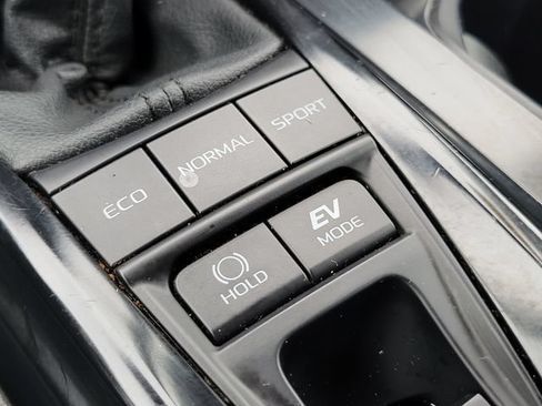 Used 2025 Toyota Camry LE FWD image 31