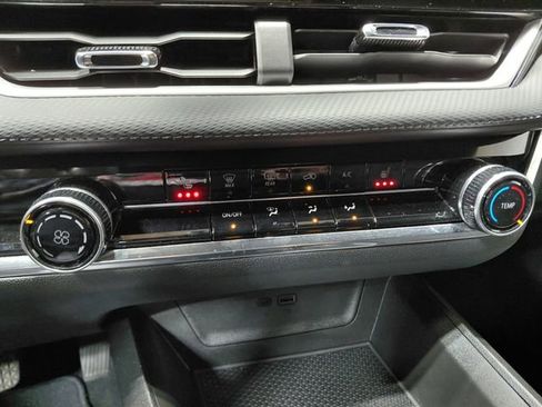 Used 2025 Chevrolet Equinox LT image 28